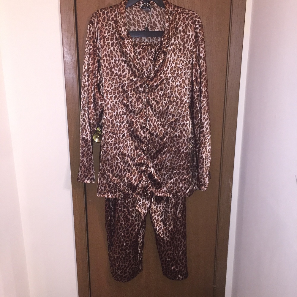 leopard print silky-feeling PJ set
